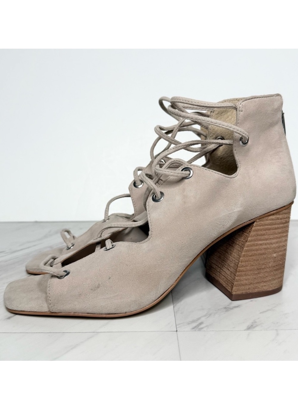 Vince Camuto Nahara Strappy Tan Gray Suede Sandal 9M
